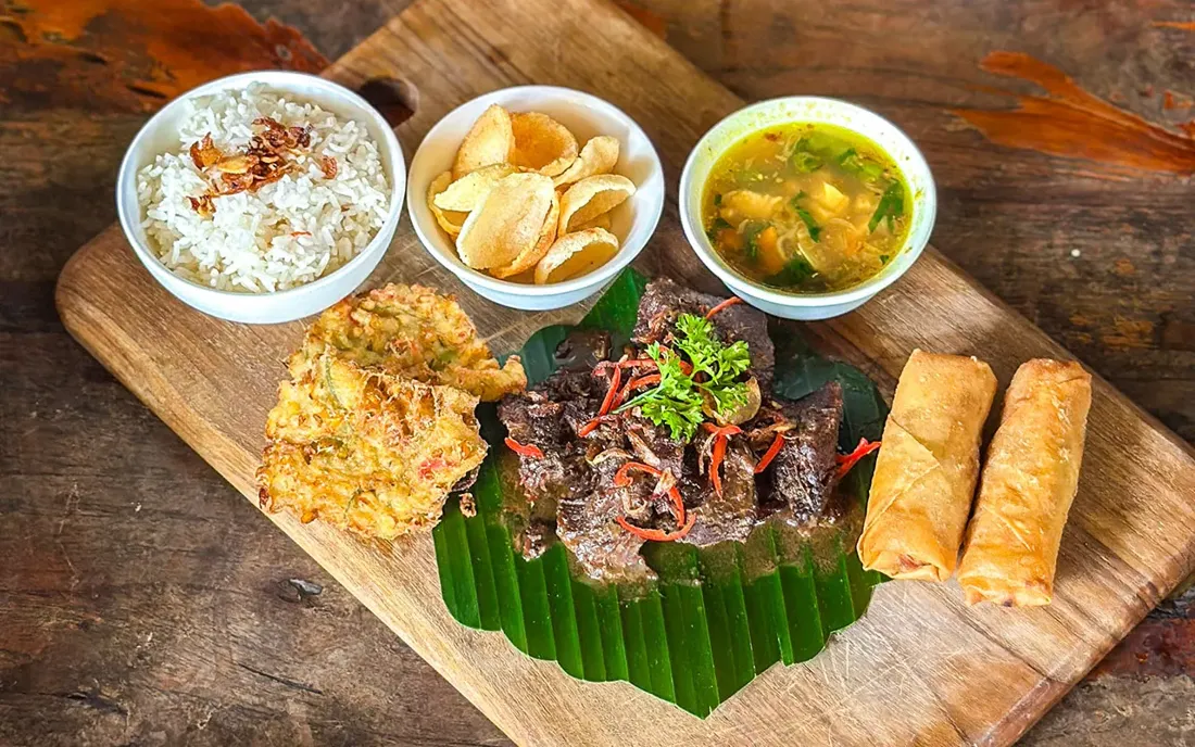 menjamu in Seminyak