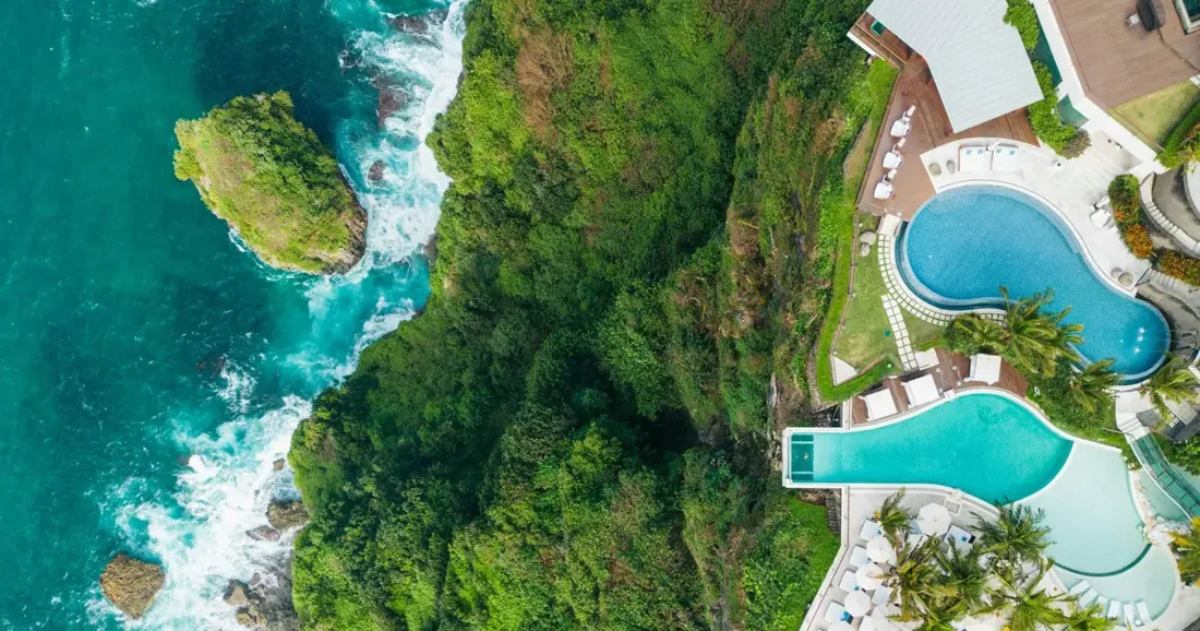 The Cave Restaurant in Uluwatu / Bukit